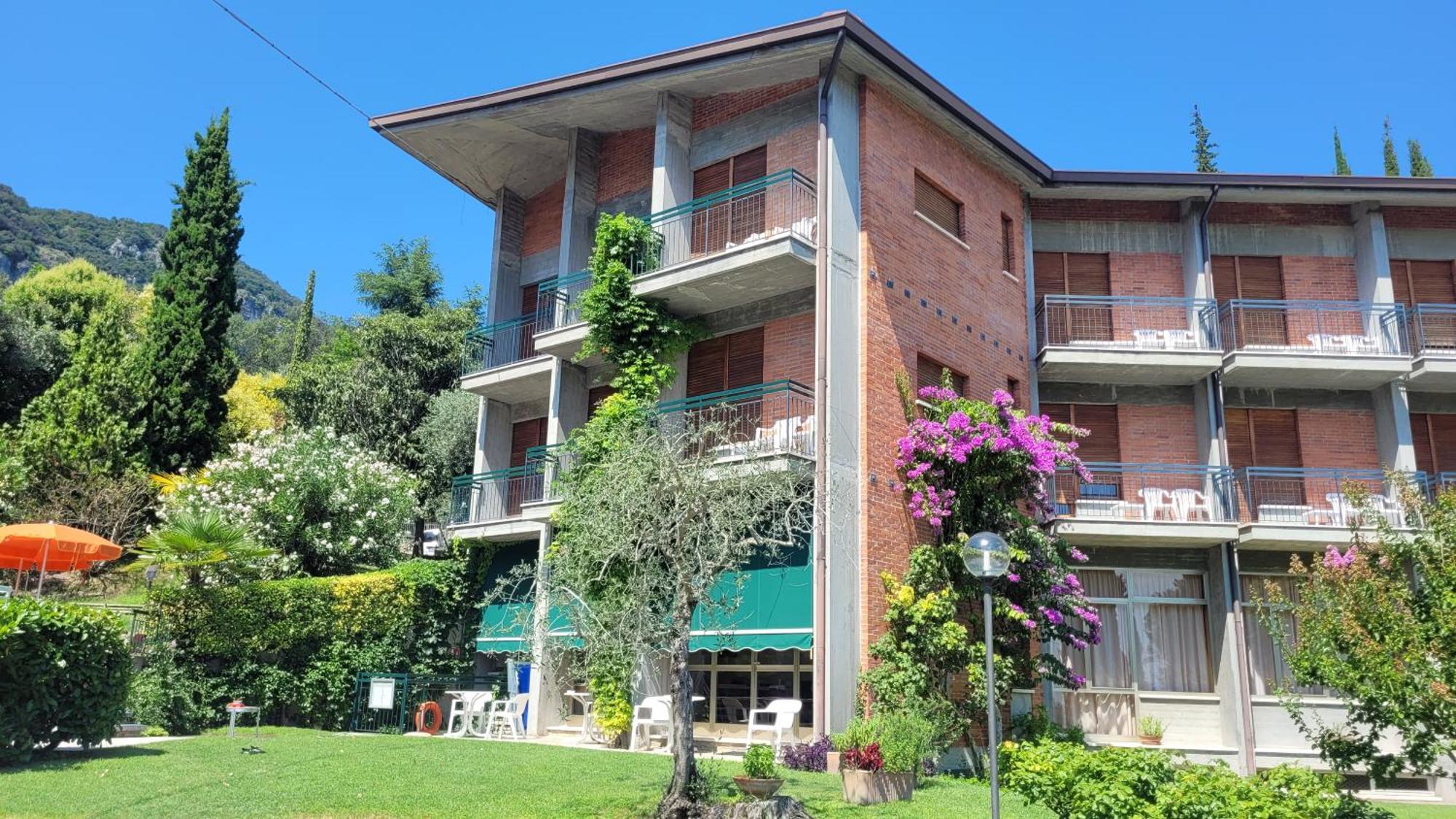 Hotel Gabbiano - Garda Lake Collection Экстерьер фото